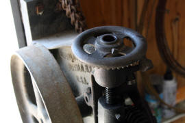 Detail - Feed wheel has no handle